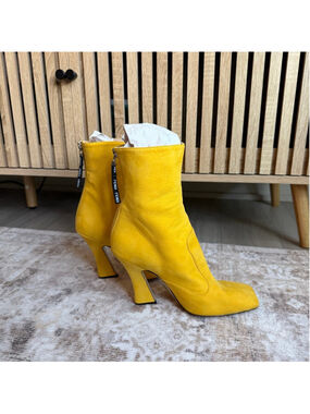 Fendi Yellow Suede High heel Ankle Boots size 37